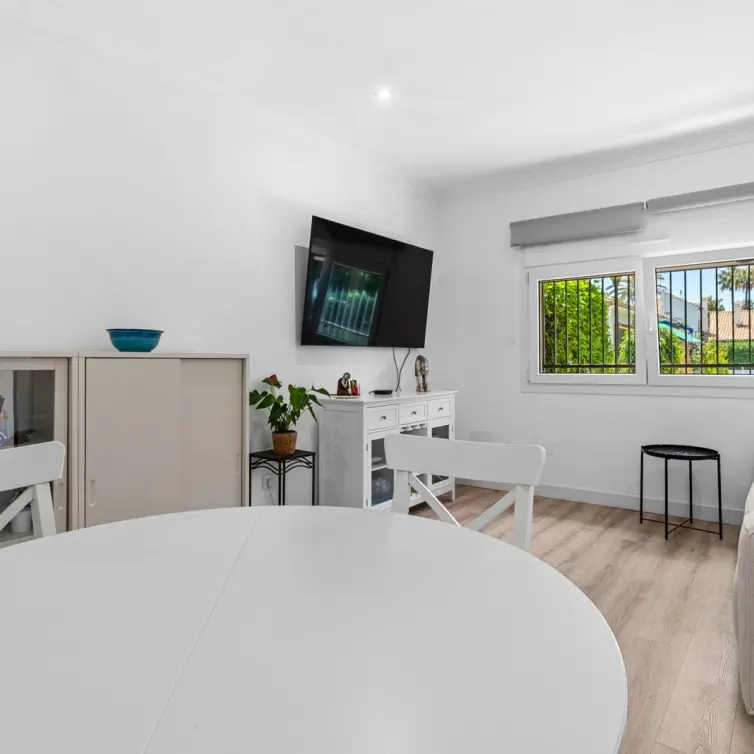 Продажа дома на две семьи в Cortijo Blanco