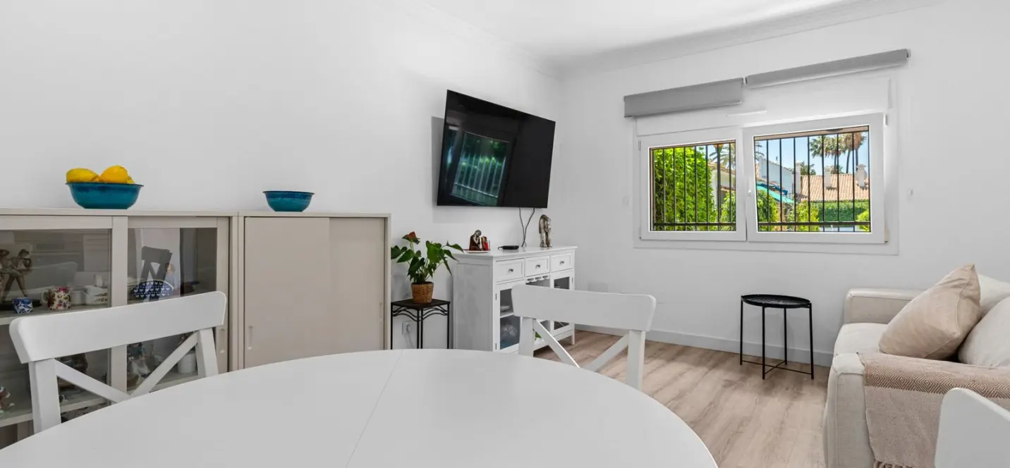 Продажа дома на две семьи в Cortijo Blanco 4