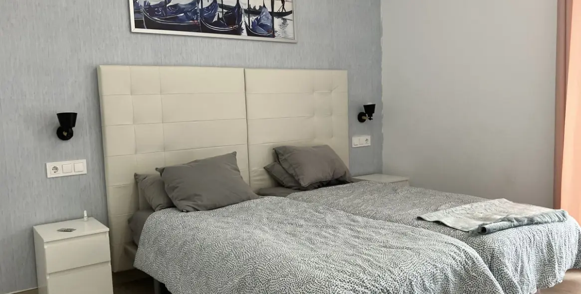 Venta de apartamento en planta media en Puerto Banús 11