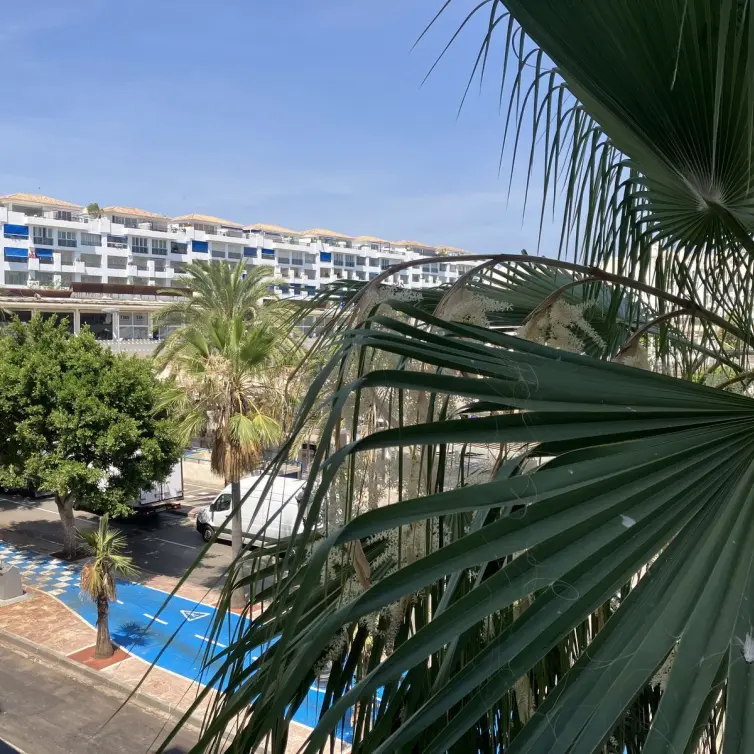 Sale of middle floor apartment in Puerto Banús