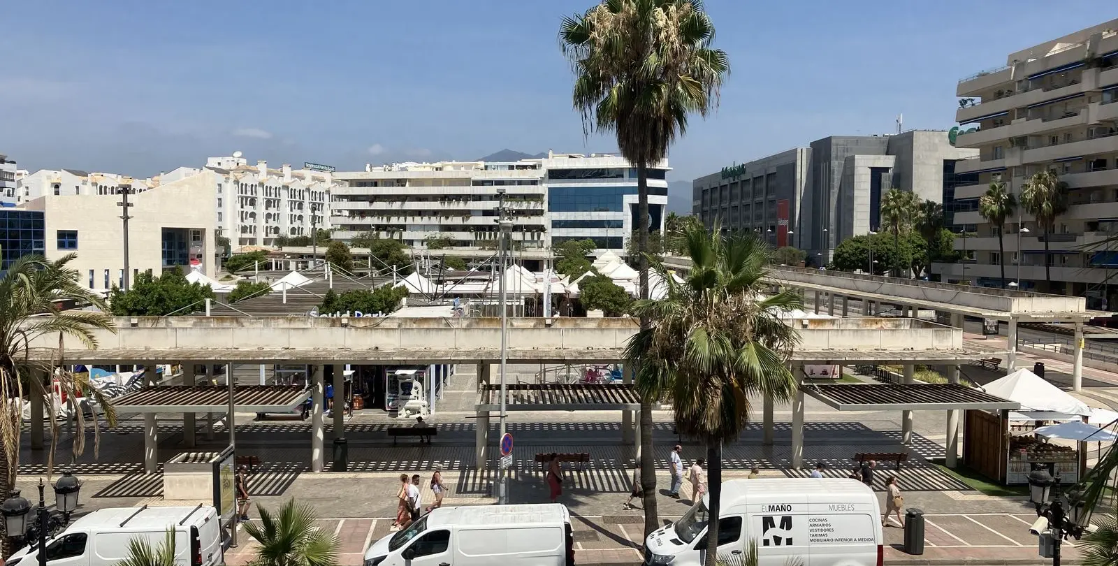 Sale of middle floor apartment in Puerto Banús 2