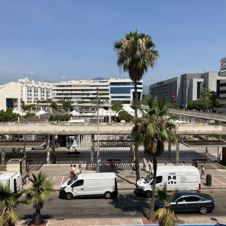 Sale of middle floor apartment in Puerto Banús