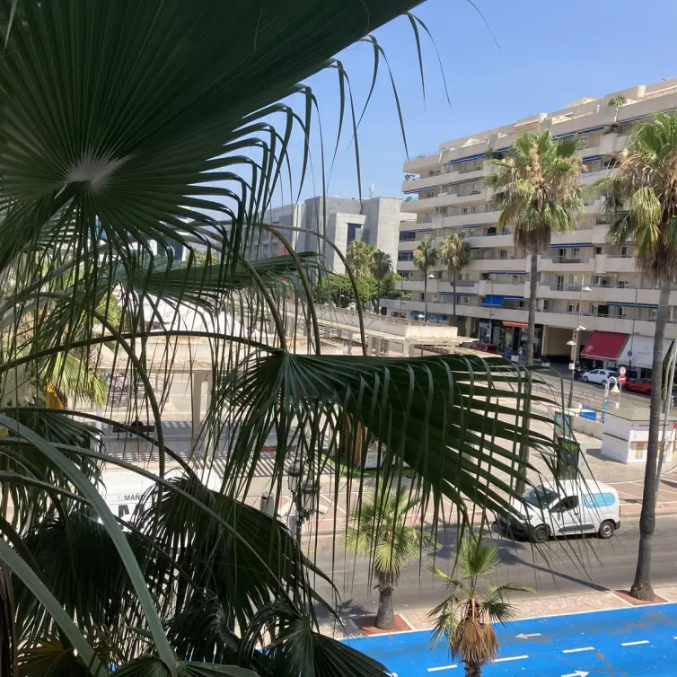 Sale of middle floor apartment in Puerto Banús