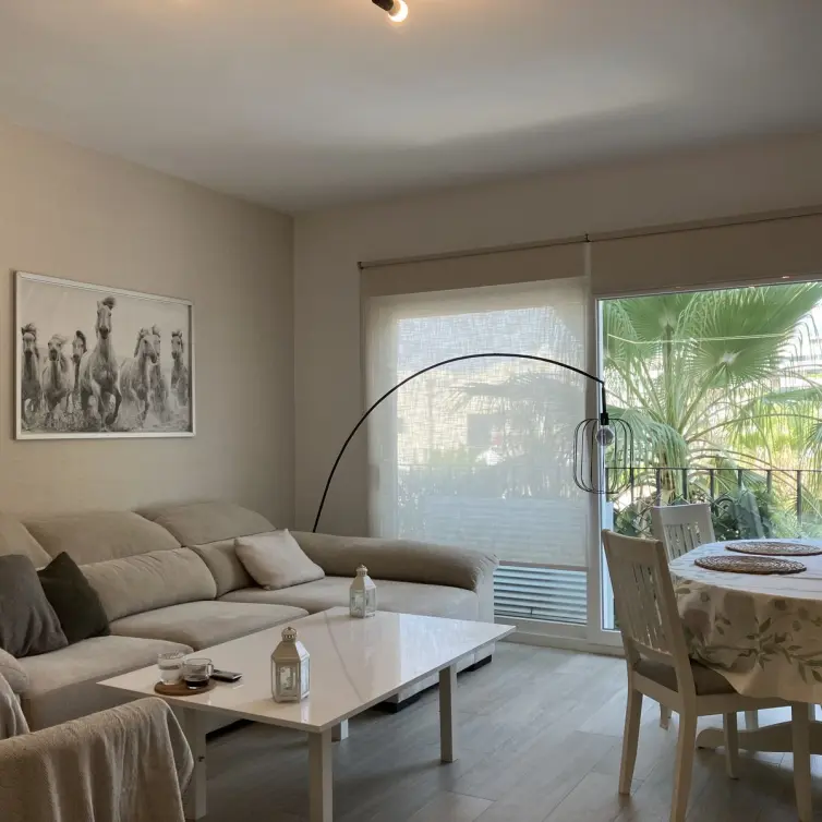 Sale of middle floor apartment in Puerto Banús