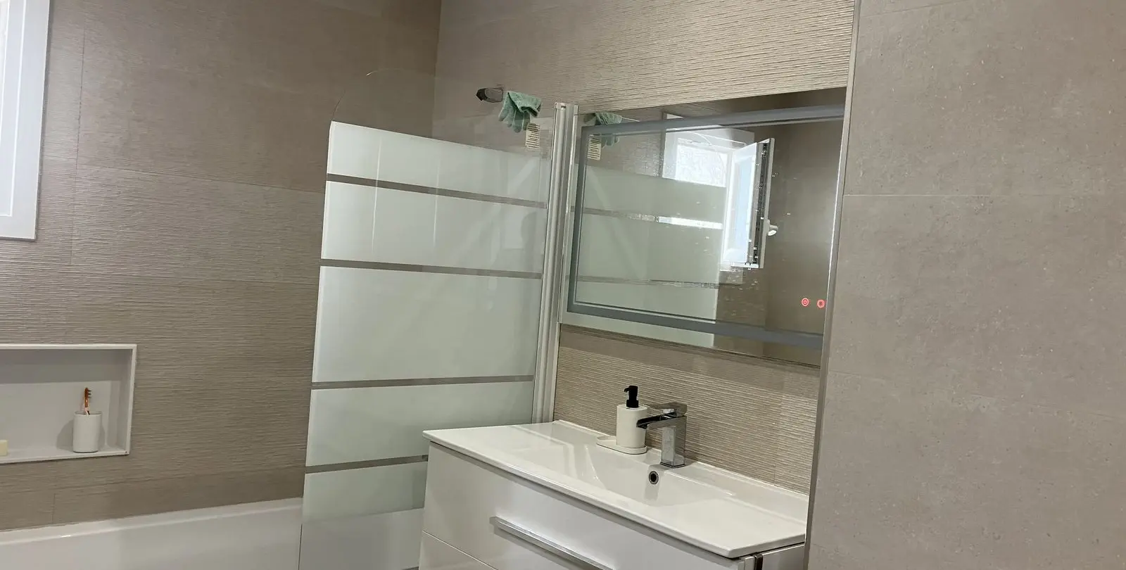 Sale of middle floor apartment in Puerto Banús 10