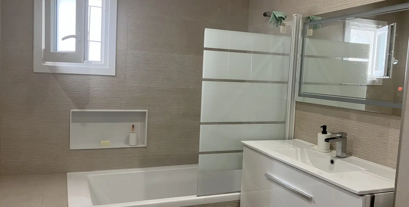 Sale of middle floor apartment in Puerto Banús 12