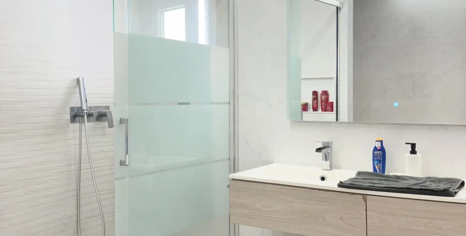 Sale of middle floor apartment in Puerto Banús 14