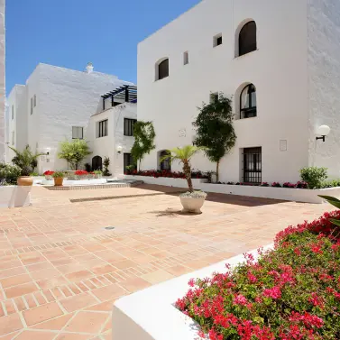 Продажа апартаментов на среднем этаже в Puerto Banús