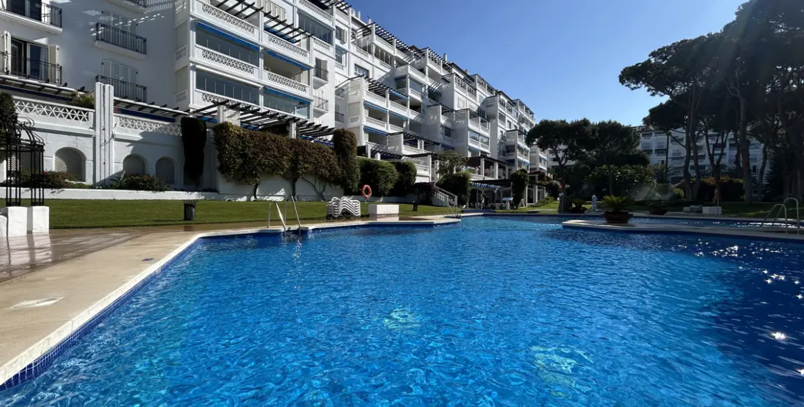 Продажа апартаментов на среднем этаже в Puerto Banús 12