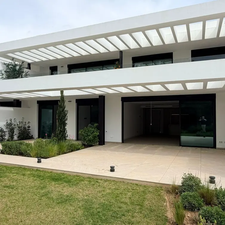Sale of ground floor apartment in Bahía de Marbella