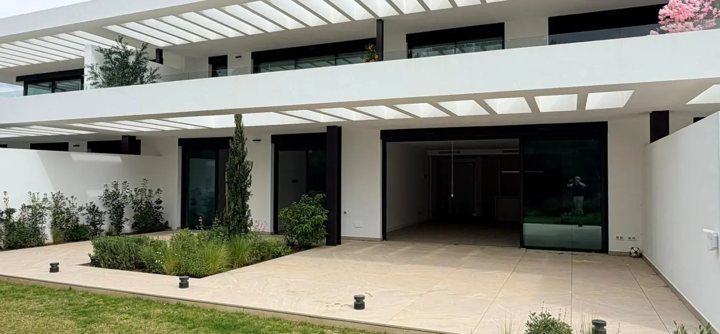 Sale of ground floor apartment in Bahía de Marbella 0