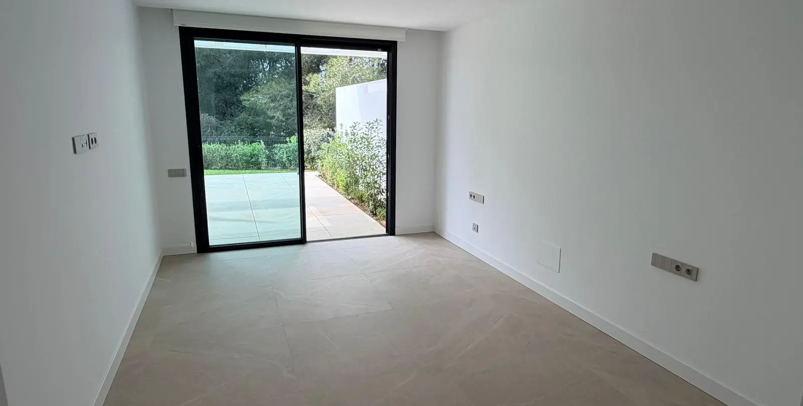 Продажа апартаментов на первом этаже в Bahía de Marbella 26