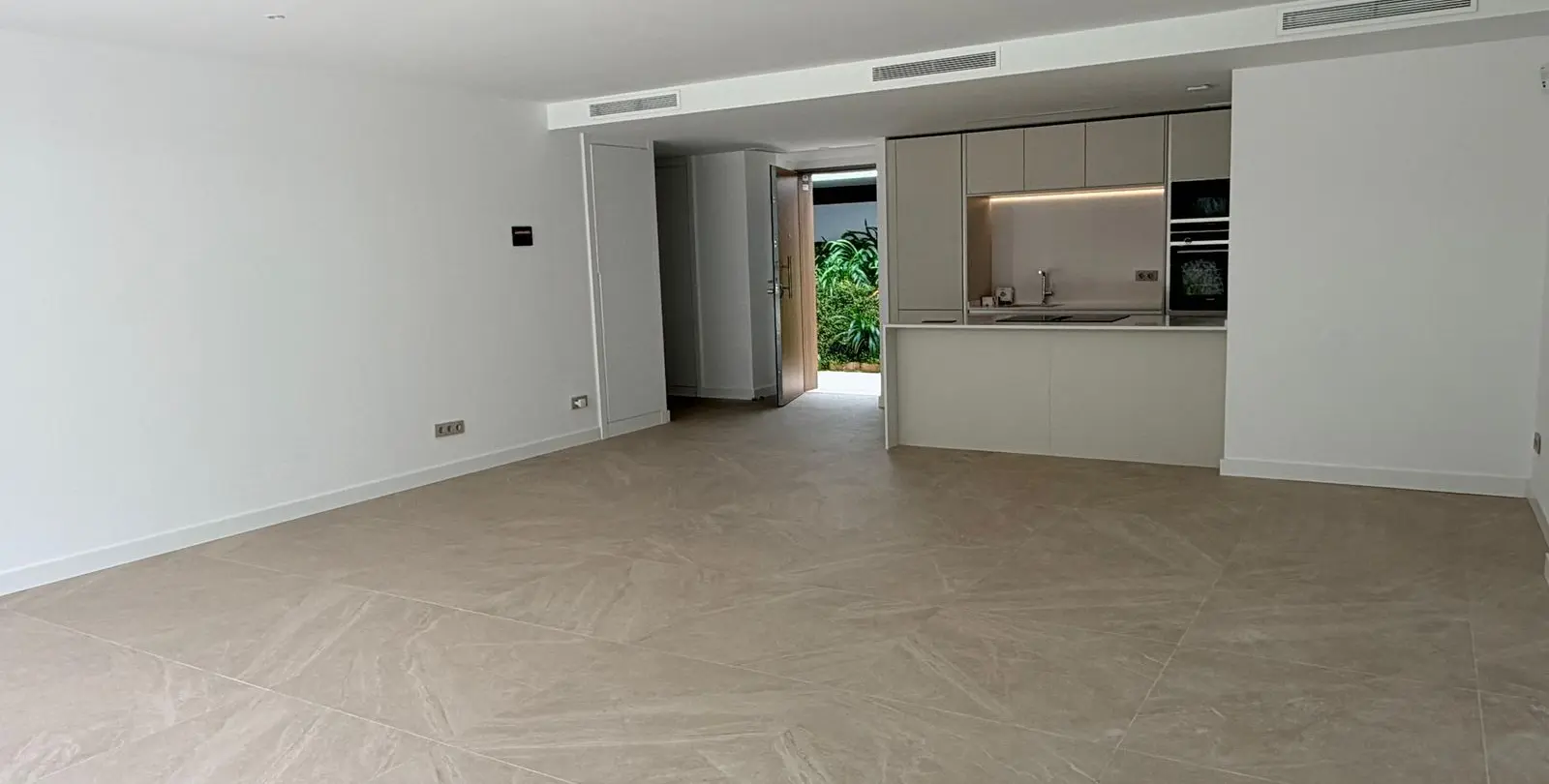 Продажа апартаментов на первом этаже в Bahía de Marbella 31