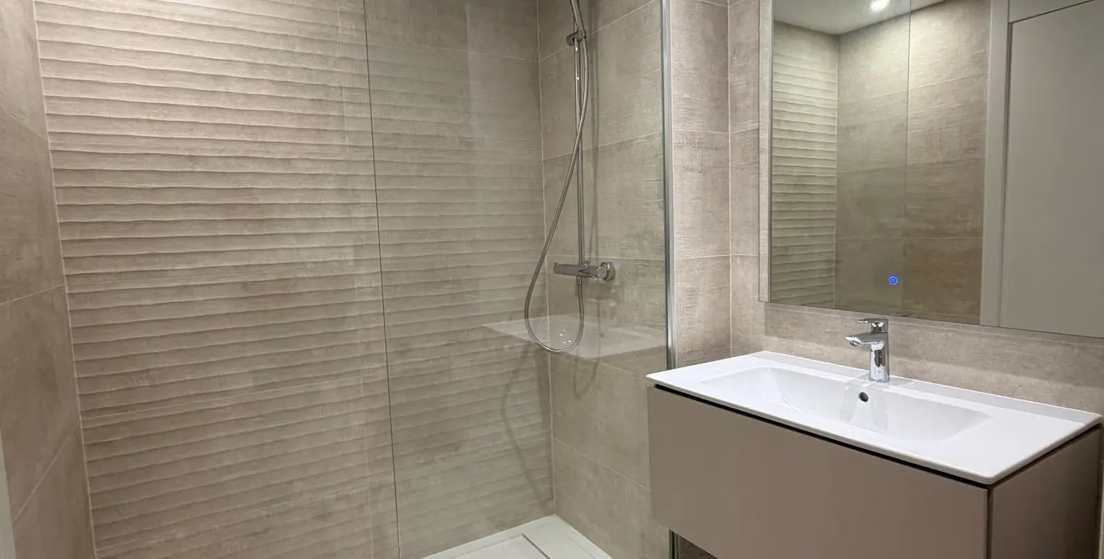 Продажа апартаментов на первом этаже в Bahía de Marbella 33