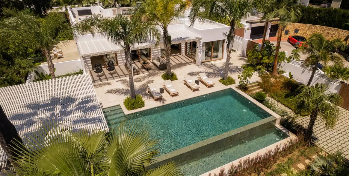 Venta de villa independiente en Las Brisas 1