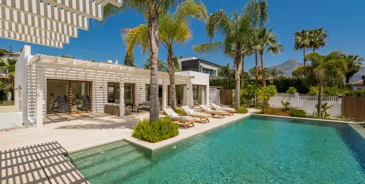 Venta de villa independiente en Las Brisas 2