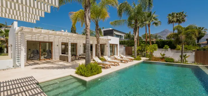 Venta de villa independiente en Las Brisas 1