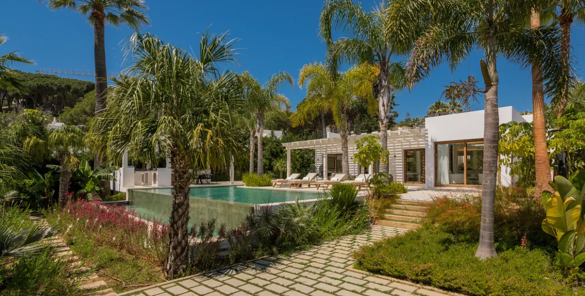 Venta de villa independiente en Las Brisas 3