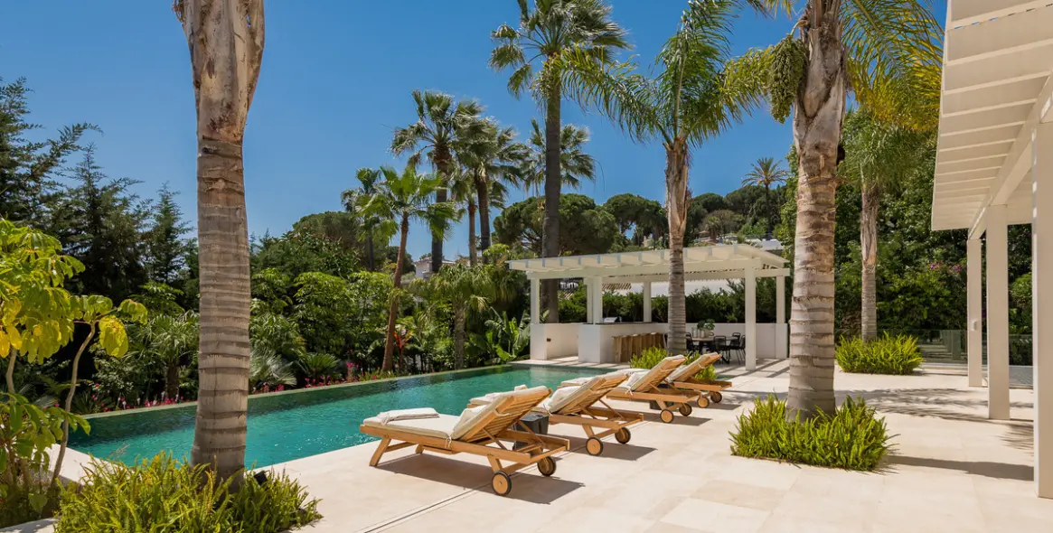 Venta de villa independiente en Las Brisas 4