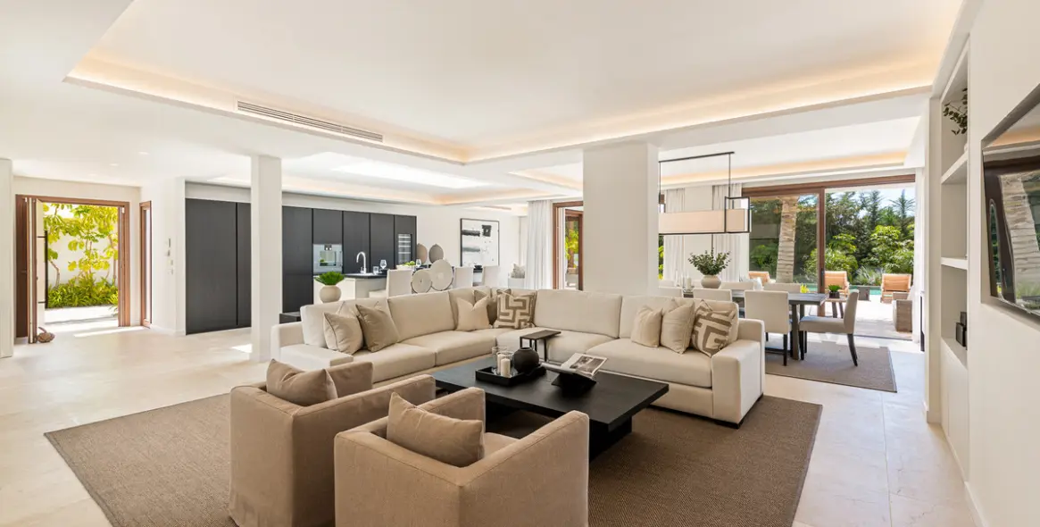 Venta de villa independiente en Las Brisas 8