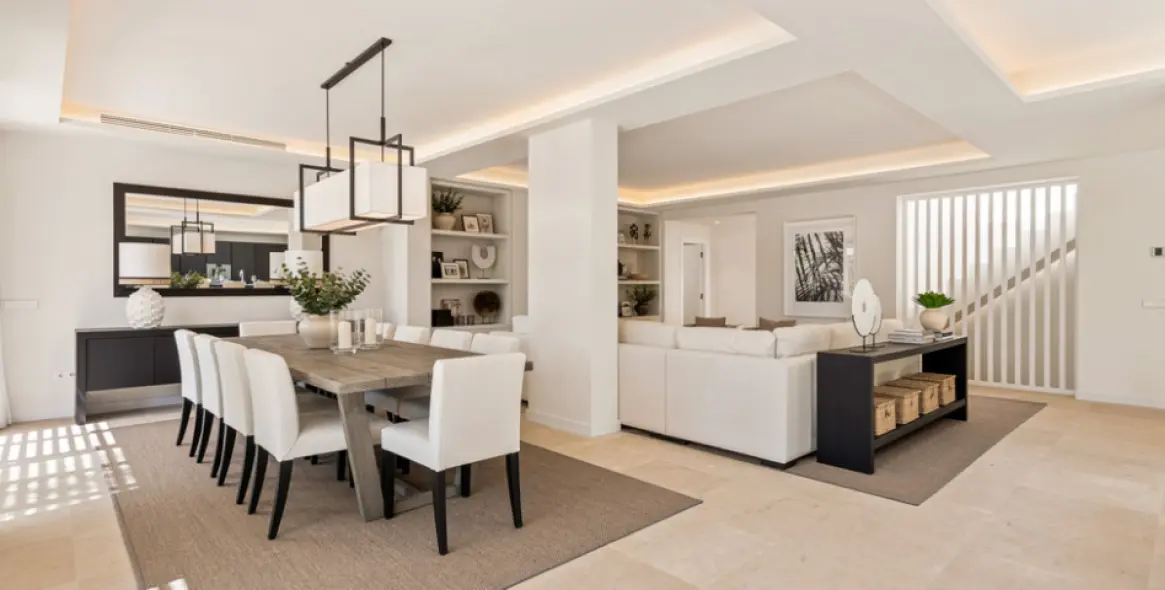 Venta de villa independiente en Las Brisas 9