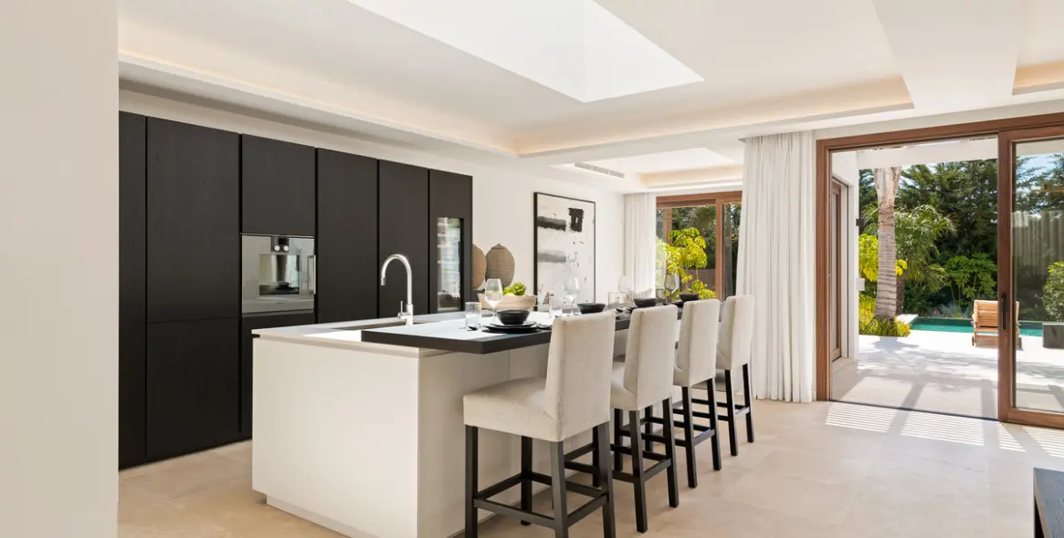 Venta de villa independiente en Las Brisas 11