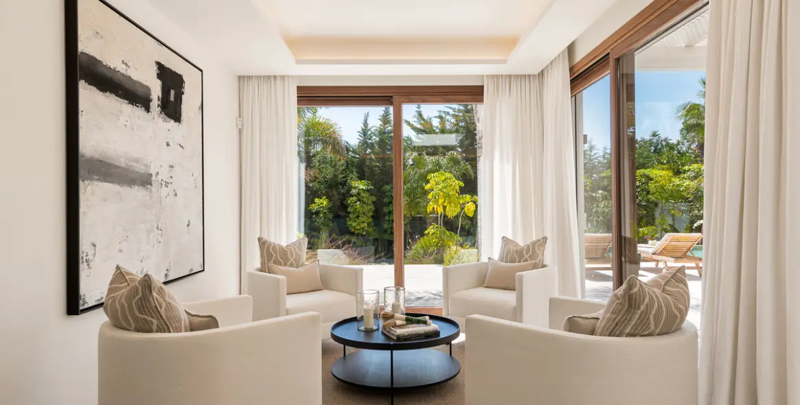 Venta de villa independiente en Las Brisas 13
