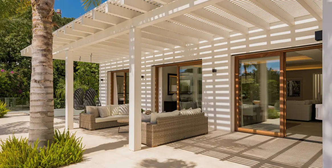 Venta de villa independiente en Las Brisas 16