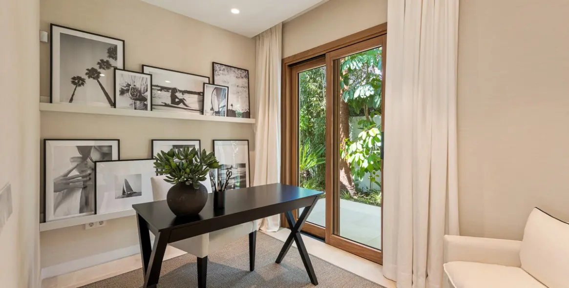 Venta de villa independiente en Las Brisas 17