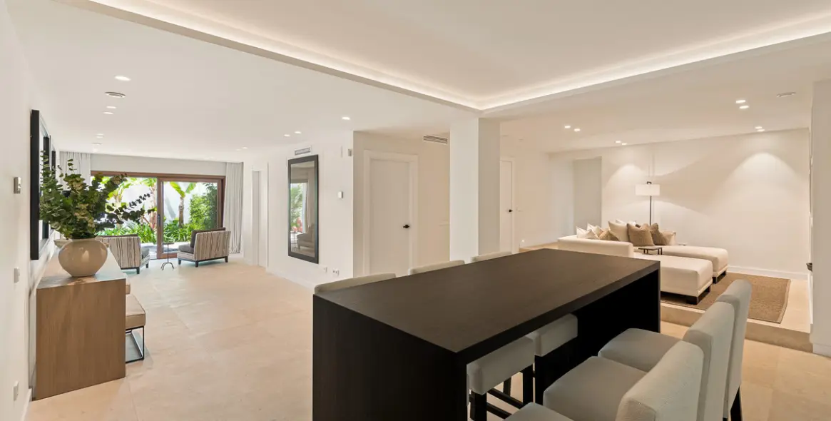 Venta de villa independiente en Las Brisas 27