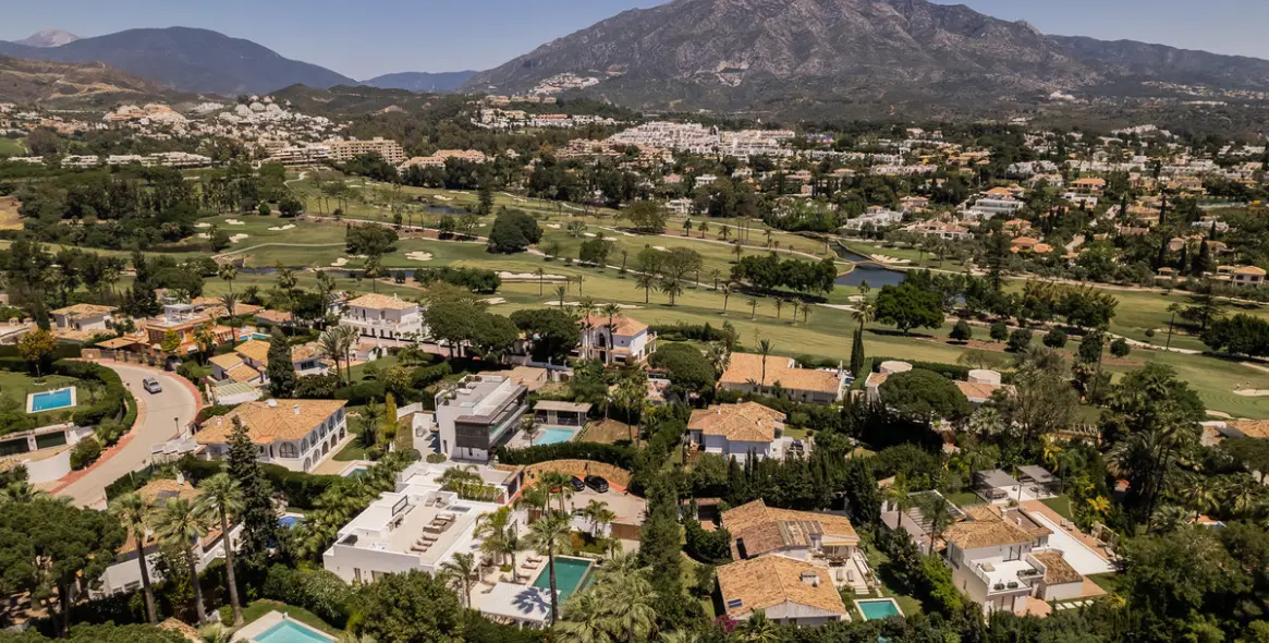 Venta de villa independiente en Las Brisas 34