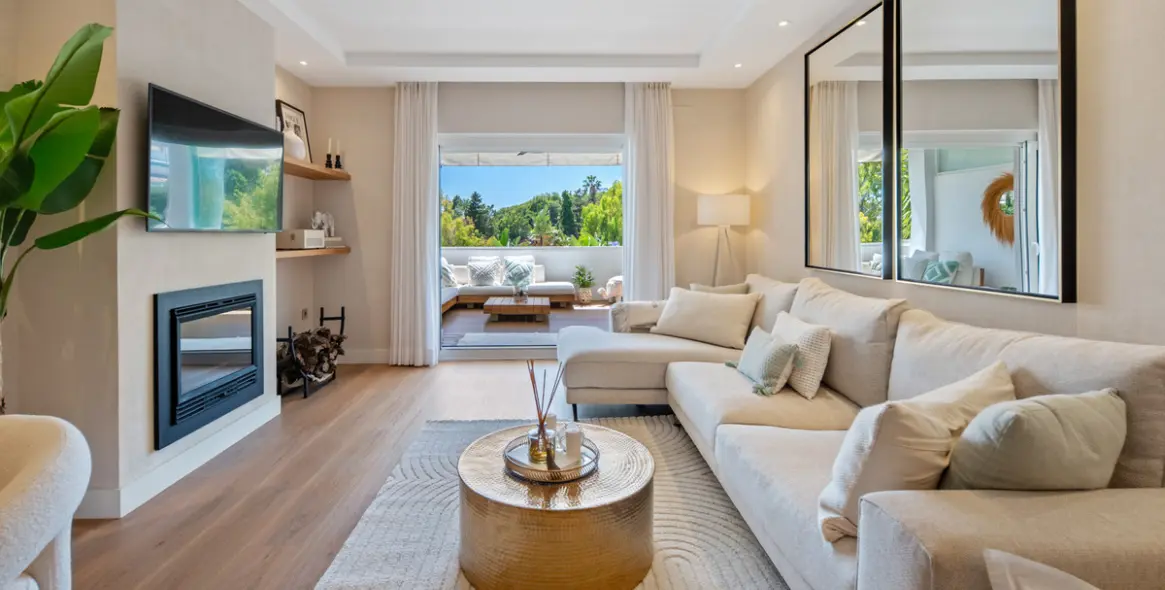 Venta de apartamento en planta media en The Golden Mile 1