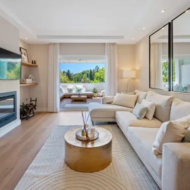 Venta de apartamento en planta media en The Golden Mile