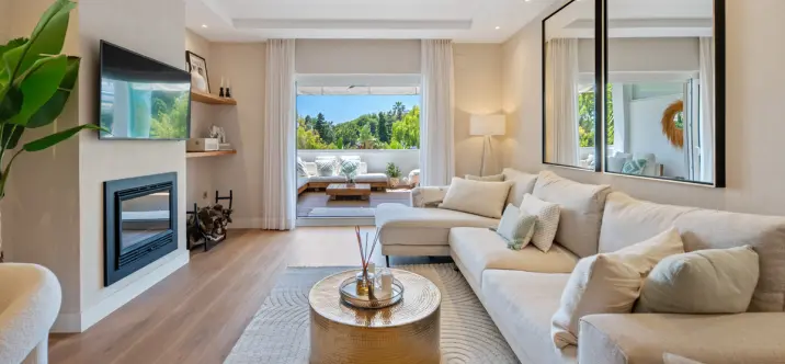Venta de apartamento en planta media en The Golden Mile 0