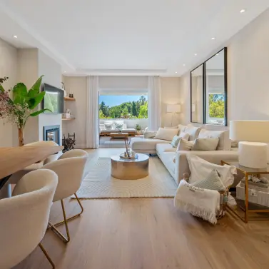 Venta de apartamento en planta media en The Golden Mile
