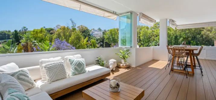 Venta de apartamento en planta media en The Golden Mile 4