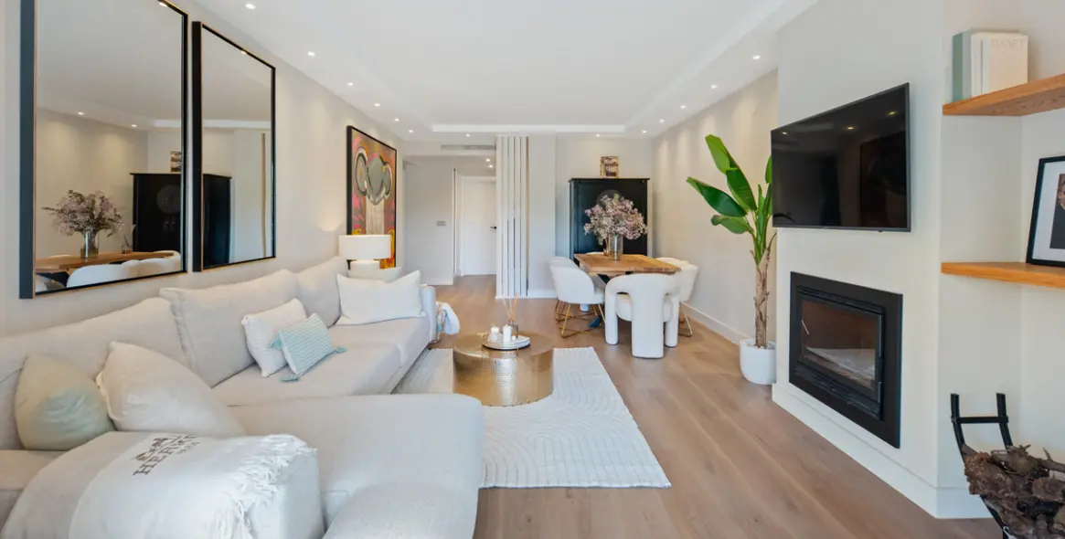 Venta de apartamento en planta media en The Golden Mile 6