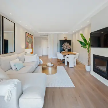 Venta de apartamento en planta media en The Golden Mile