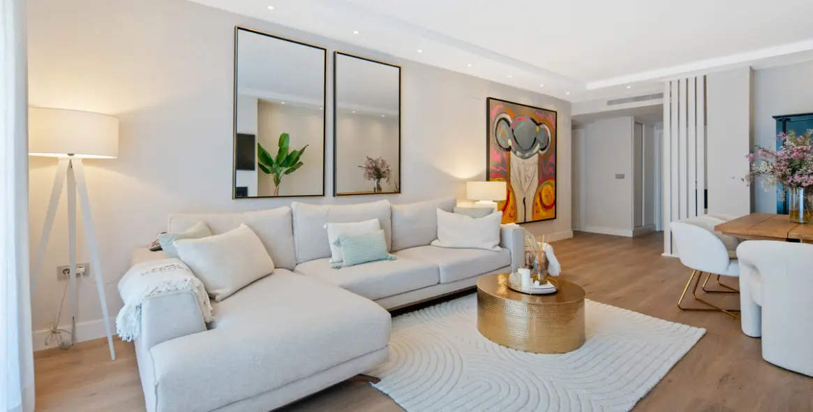Venta de apartamento en planta media en The Golden Mile 7