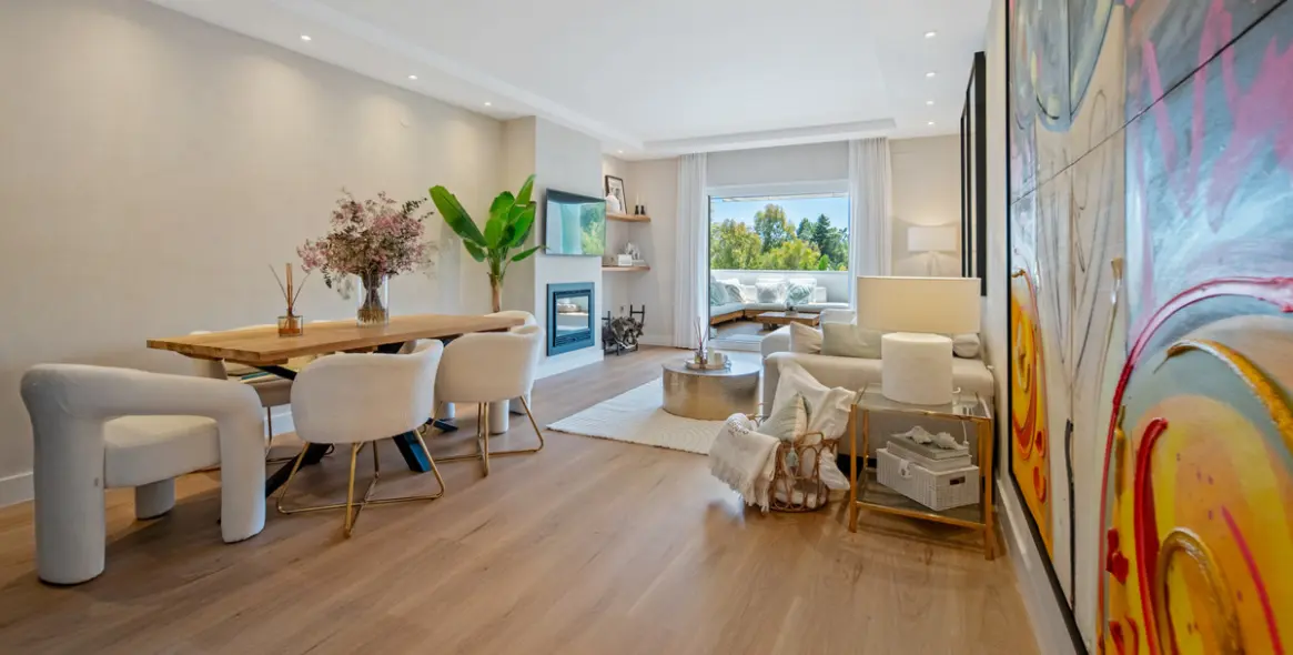 Venta de apartamento en planta media en The Golden Mile 8