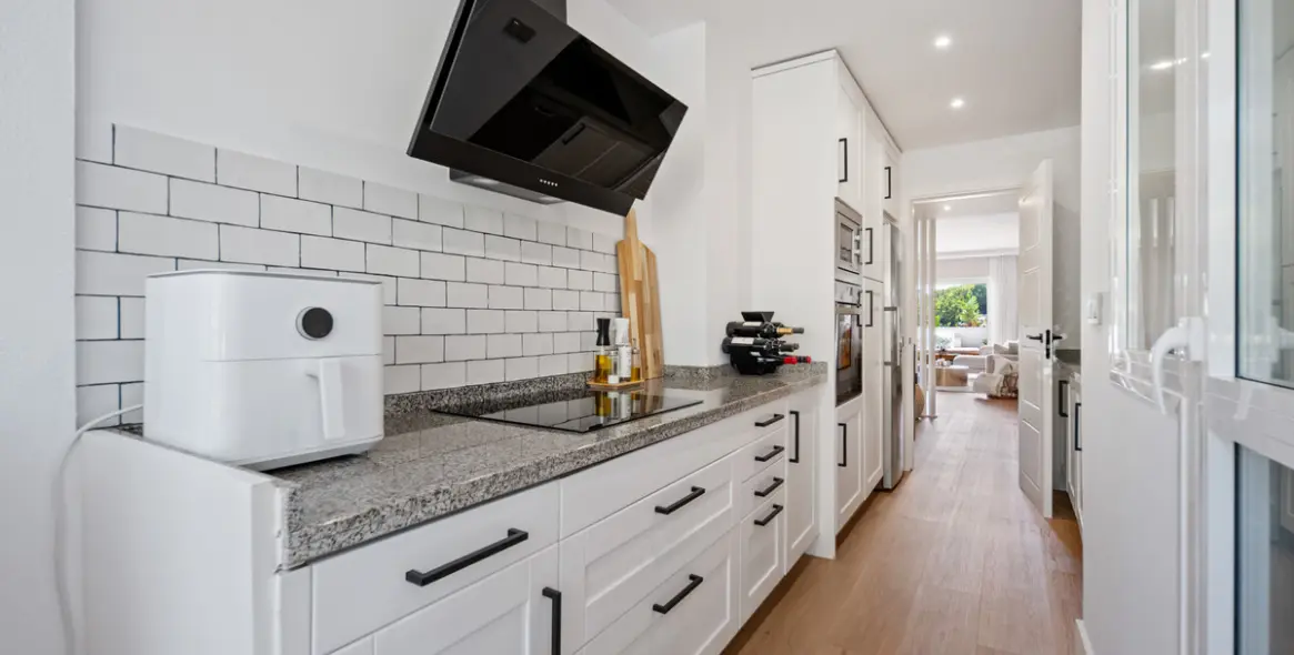 Venta de apartamento en planta media en The Golden Mile 9