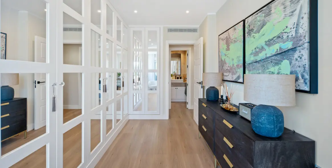 Venta de apartamento en planta media en The Golden Mile 15