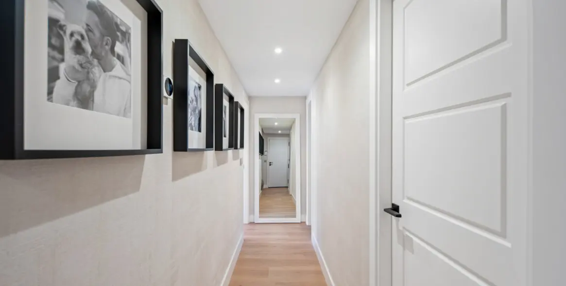 Venta de apartamento en planta media en The Golden Mile 16