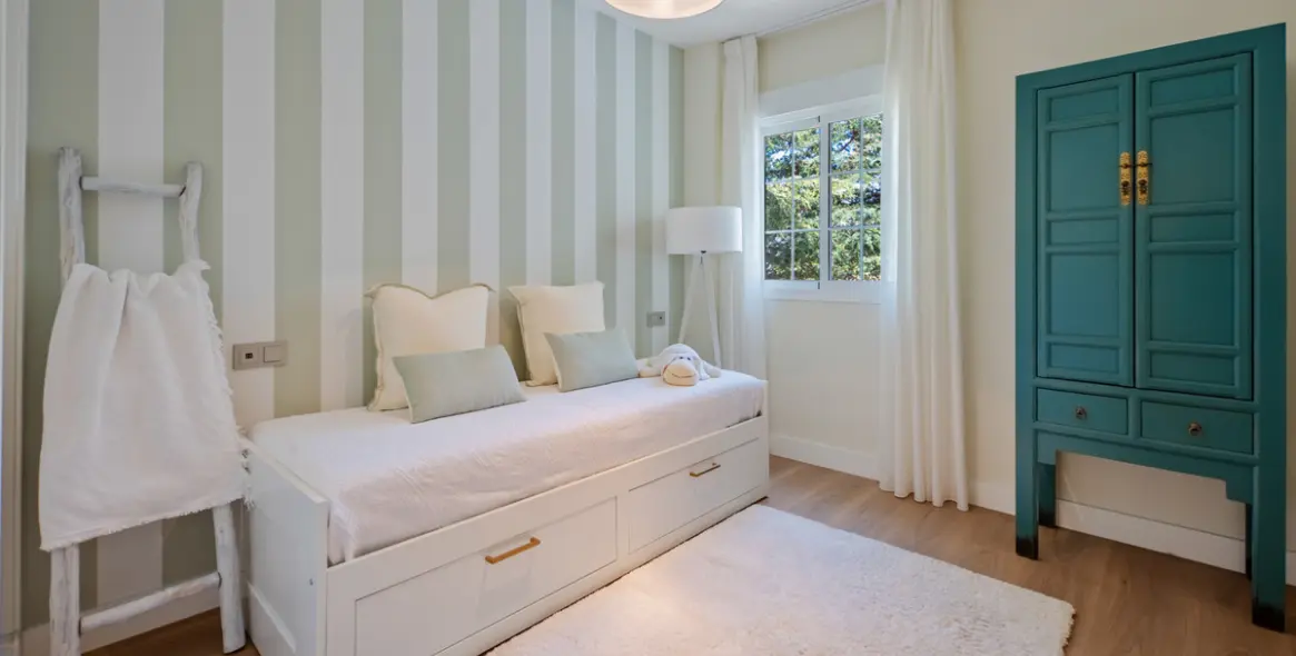 Venta de apartamento en planta media en The Golden Mile 27