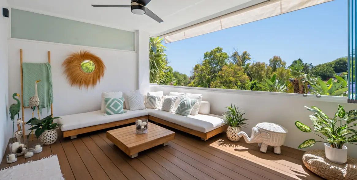 Venta de apartamento en planta media en The Golden Mile 30