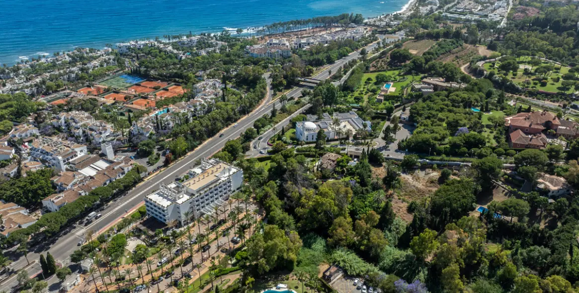 Venta de apartamento en planta media en The Golden Mile 36