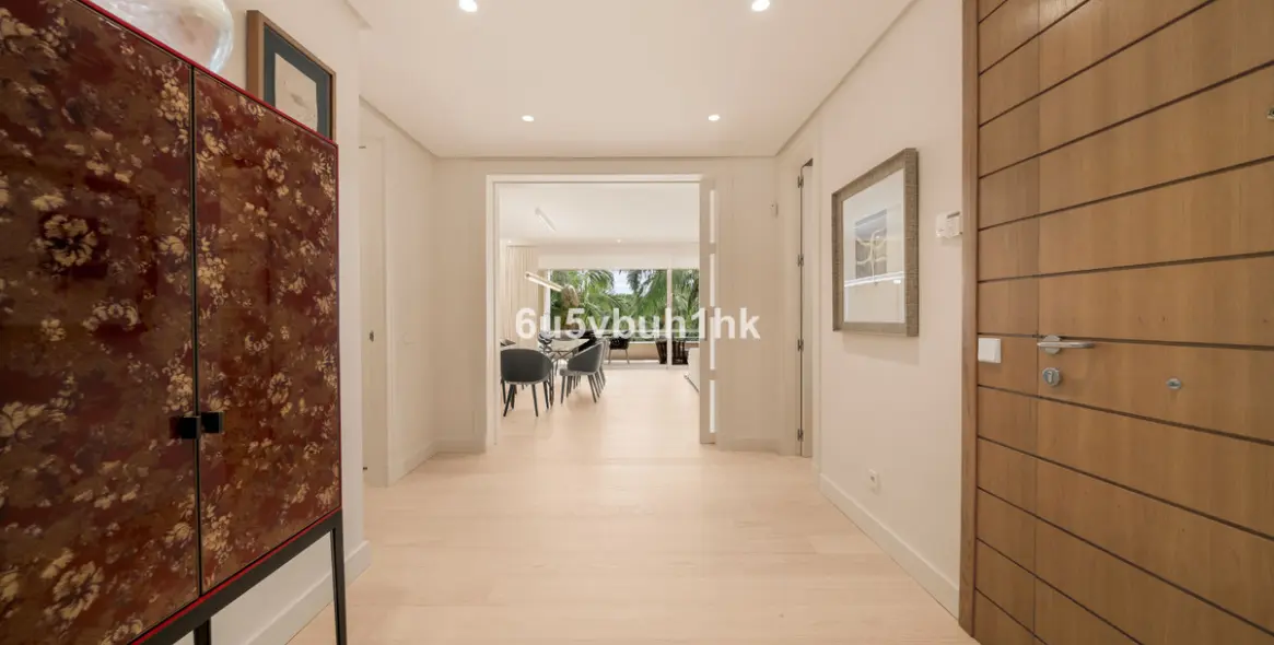 Venta de apartamento en planta media en El Retiro de Nagueles 8