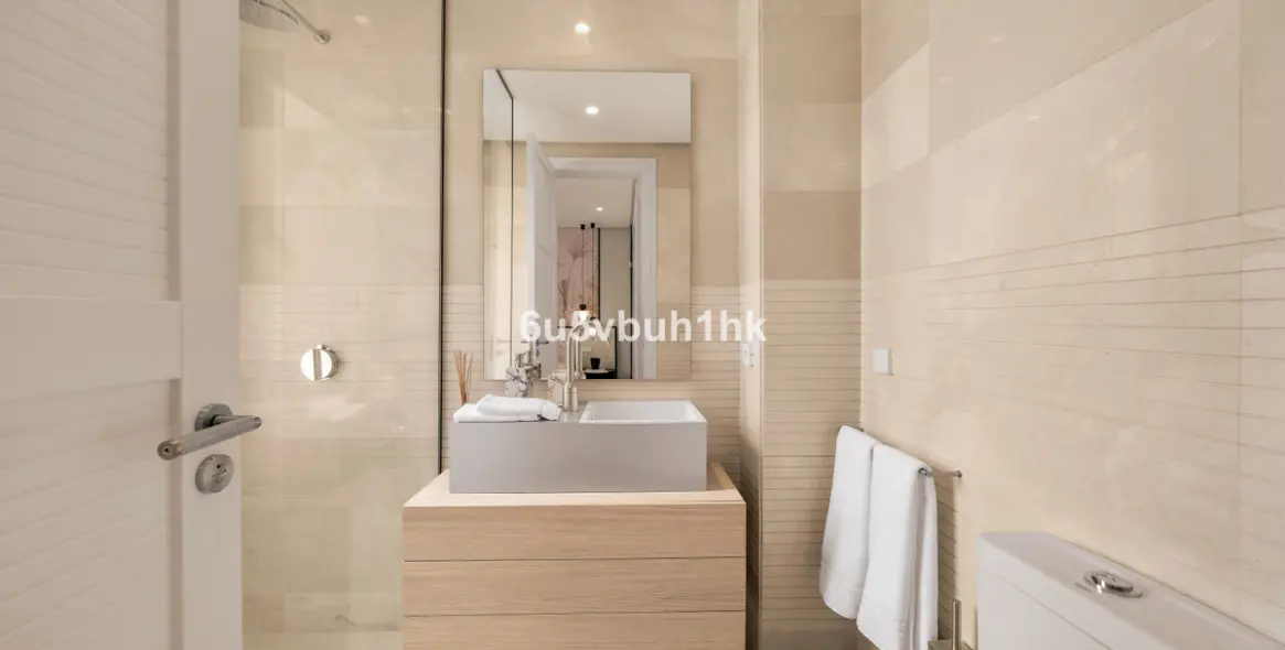 Venta de apartamento en planta media en El Retiro de Nagueles 17