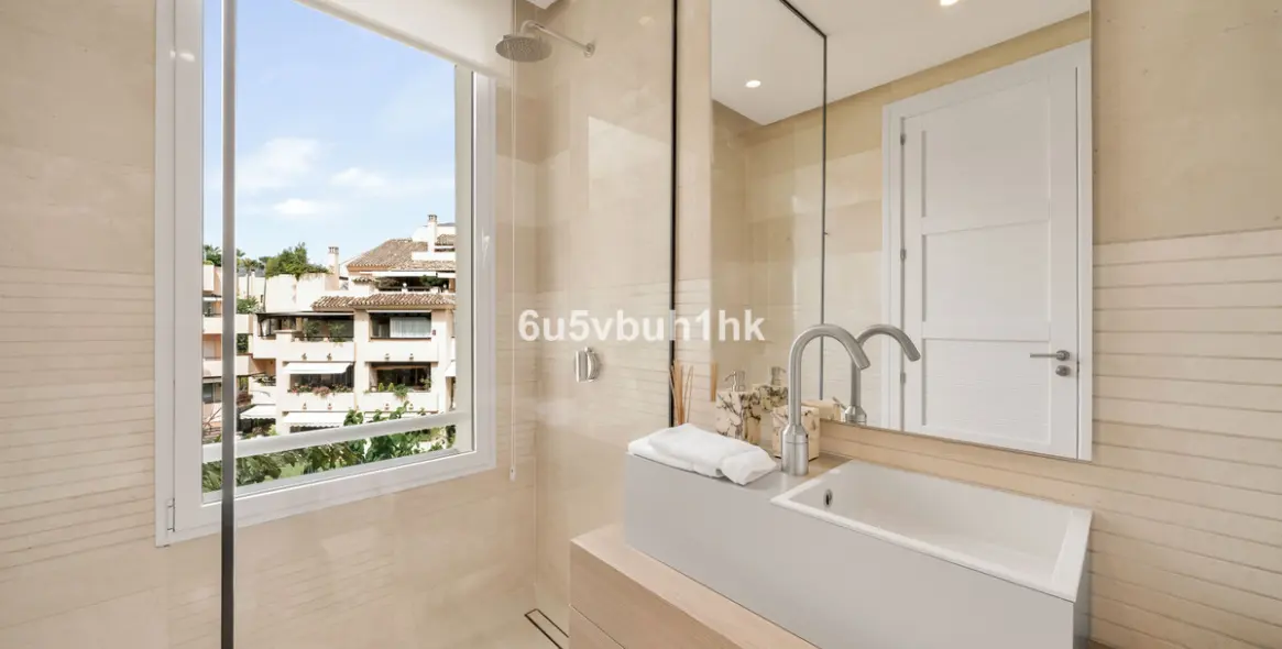 Venta de apartamento en planta media en El Retiro de Nagueles 18