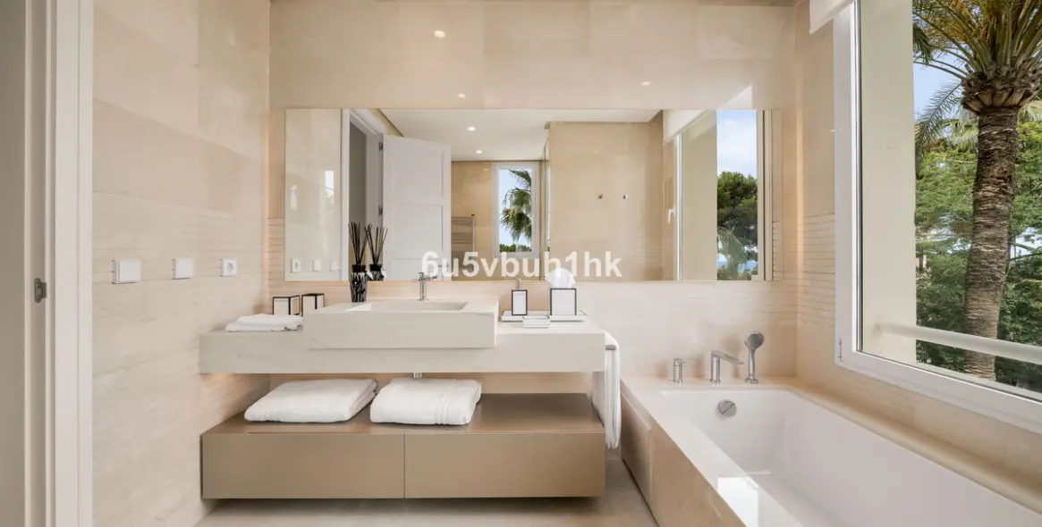 Venta de apartamento en planta media en El Retiro de Nagueles 26